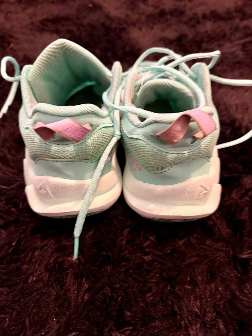 Women’s Nike Giannis Mint Green Athletic Sneakers 6.5 y women’s 8